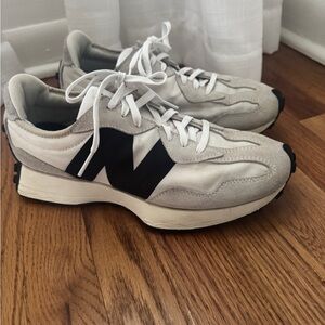 New Balance Women’s 327 Sneaker Size 9.5  White/Grey/Black